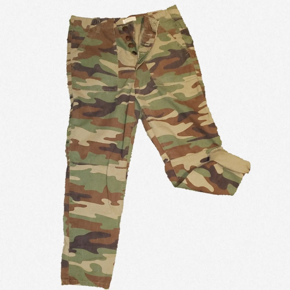 EXCELLENT CONDITION: CAMO PRINT CARGO PANTS